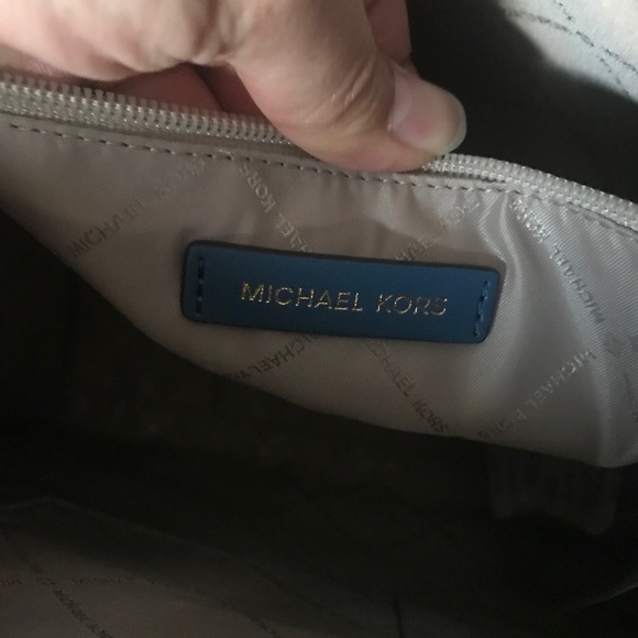 🌼Michael Kors Purse - Picture 11 of 14